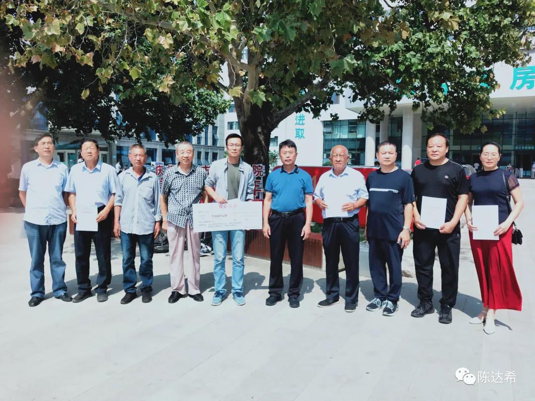 捐赠衣汉元活动1.jpg 捐赠衣汉元活动1.jpg